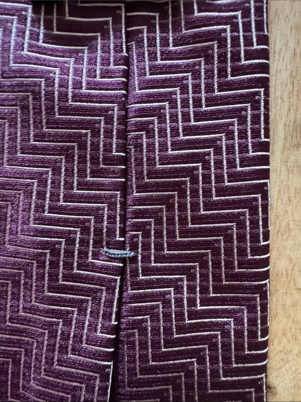 BOSS HUGO BOSS MADE IN ITALY Men's burgundy maroon red Zigzag Pattern Silk Tie